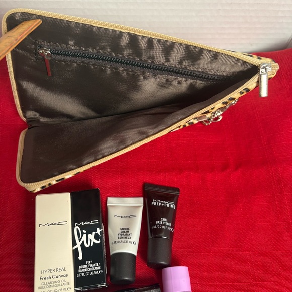 4- Mac samples new & a animal print cosmetic bag - Picture 3 of 8